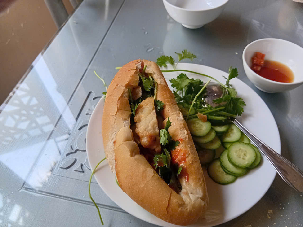 bánh mì chả mực đặc sản