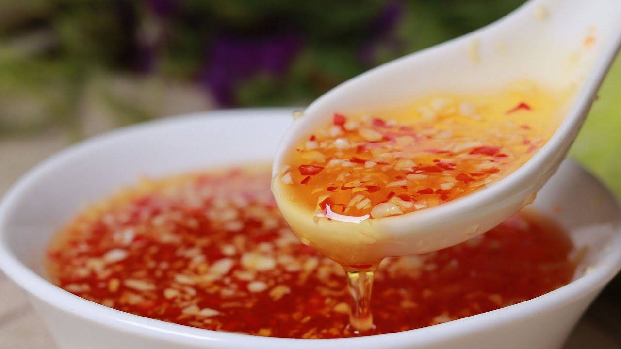 nước chấm bánh cuốn chả mực Hạ Long