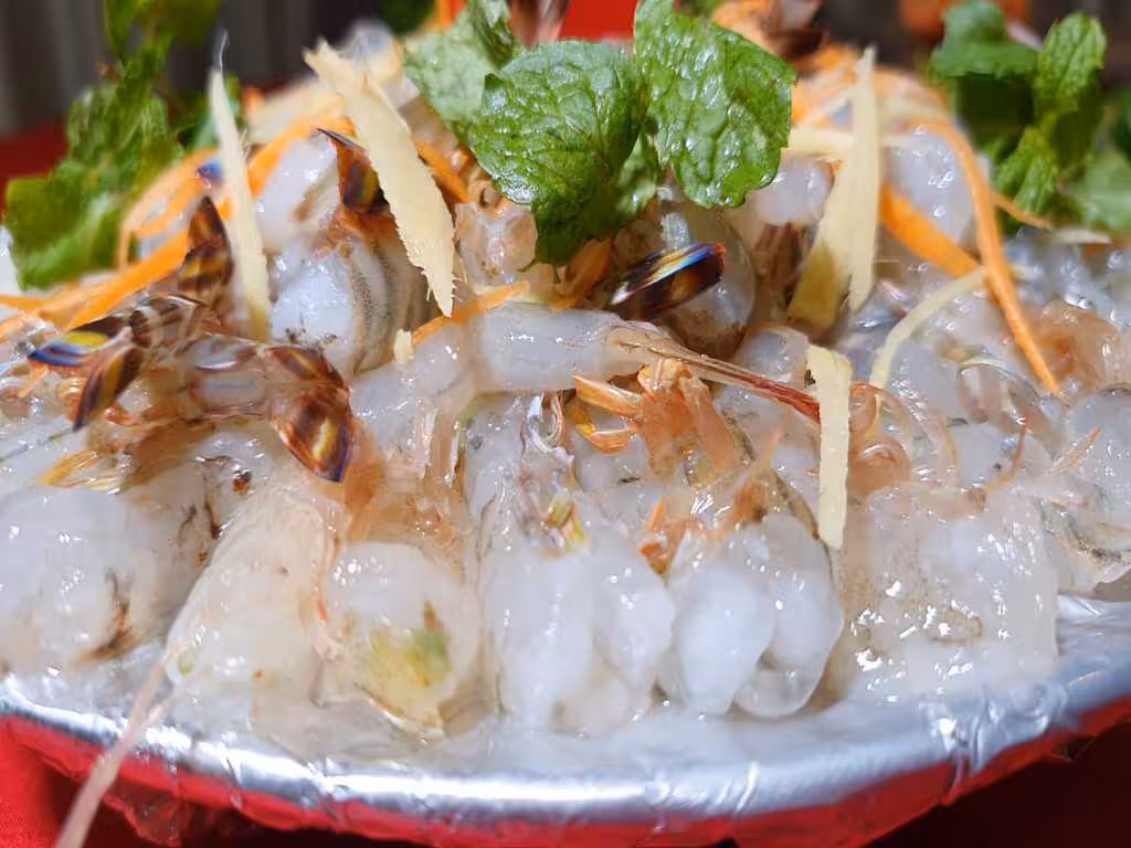 Khám phá hương vị đặc sắc của món gỏi tôm vằn Quan Lạn