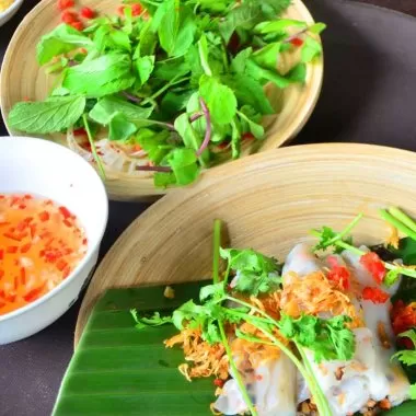 Bánh Cuốn Hải Sản Hạ Long: Sự Giao Thoa Độc Đáo Giữa Truyền Thống Và Đặc Sản Biển