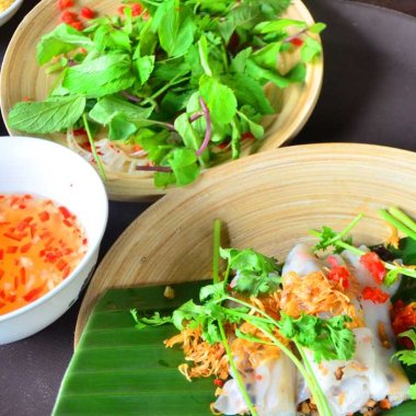 Bánh Cuốn Hải Sản Hạ Long: Sự Giao Thoa Độc Đáo Giữa Truyền Thống Và Đặc Sản Biển