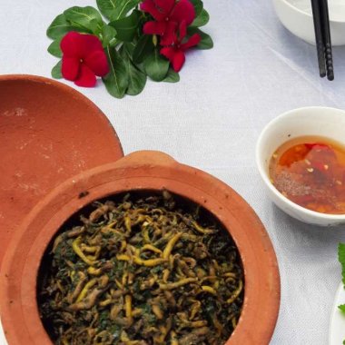 Rươi kho Xuân Sơn: Tinh hoa ẩm thực đất mỏ Đông Triều