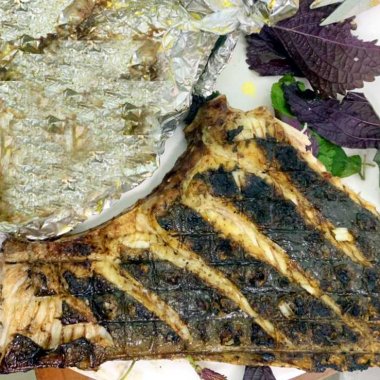 Cá Đuối Nướng Mọi: Bí Quyết Thưởng Thức Đặc Sản Trứ Danh Vùng Biển Quảng Ninh