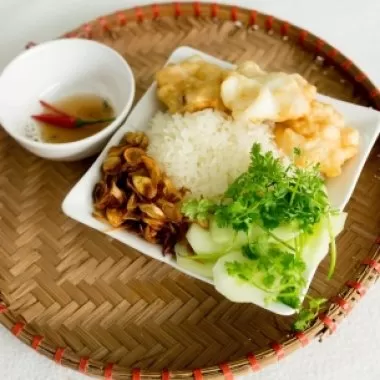 Xôi chả mực Hạ Long: Bí quyết làm và địa chỉ thưởng thức chuẩn vị