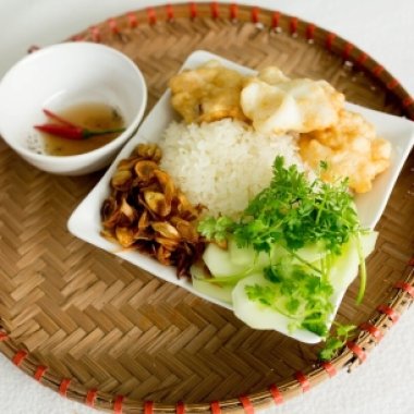 Xôi chả mực Hạ Long: Bí quyết làm và địa chỉ thưởng thức chuẩn vị