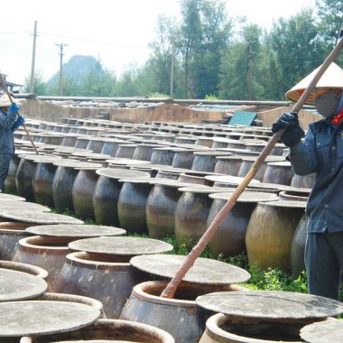 Nước mắm Cái Rồng: Tinh hoa đặc sản truyền thống Vân Đồn